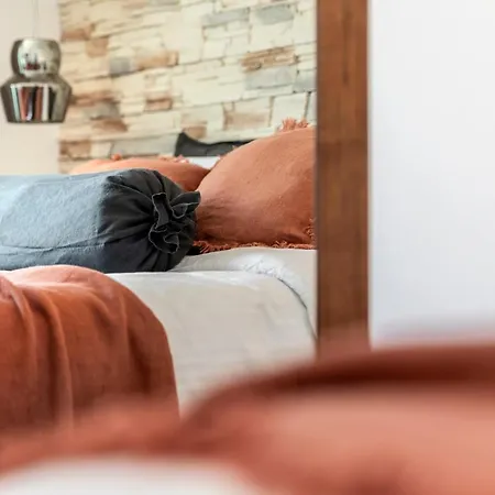 Santo Bloom Luxury Vóthon